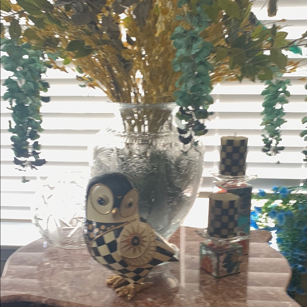 Elegant White Ceramic Vase with Textured Accents